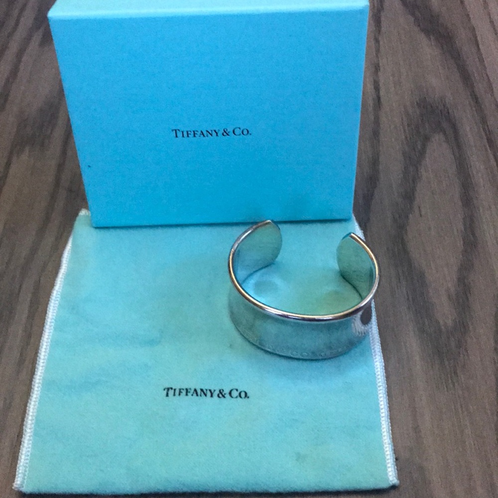 Tiffany & Co. cuff bracelet - Picture 1 of 5